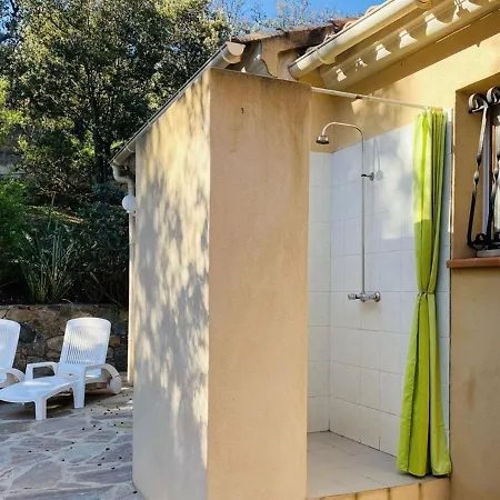 Maison Charmante Avec Parking Privatif Et Terrasses, Proche - 4 Couchages - Fr-1-63-264 Holiday home *