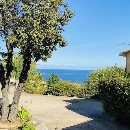 Holiday home Maison Charmante Avec Parking Privatif Et Terrasses, Proche - 4 Couchages - Fr-1-63-264